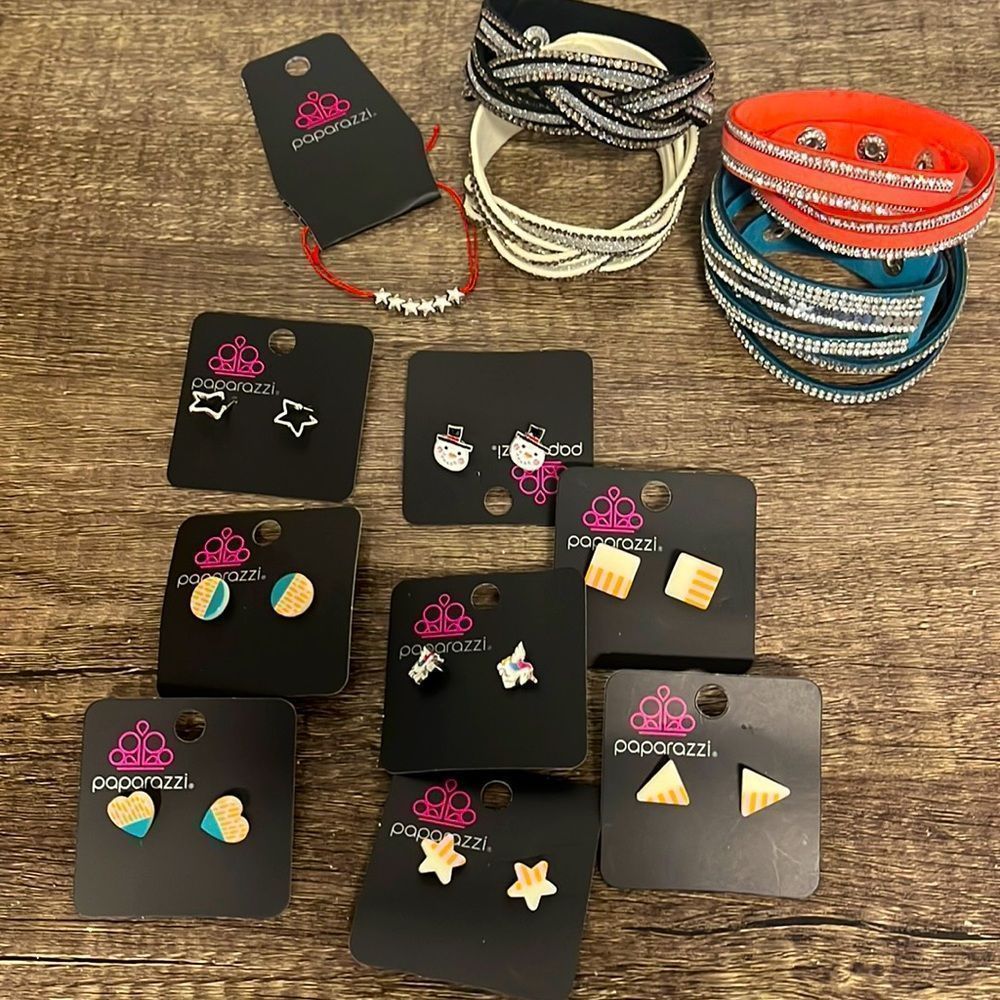 Paparazzi lot! 5 bracelets and 8 pairs of earrings.